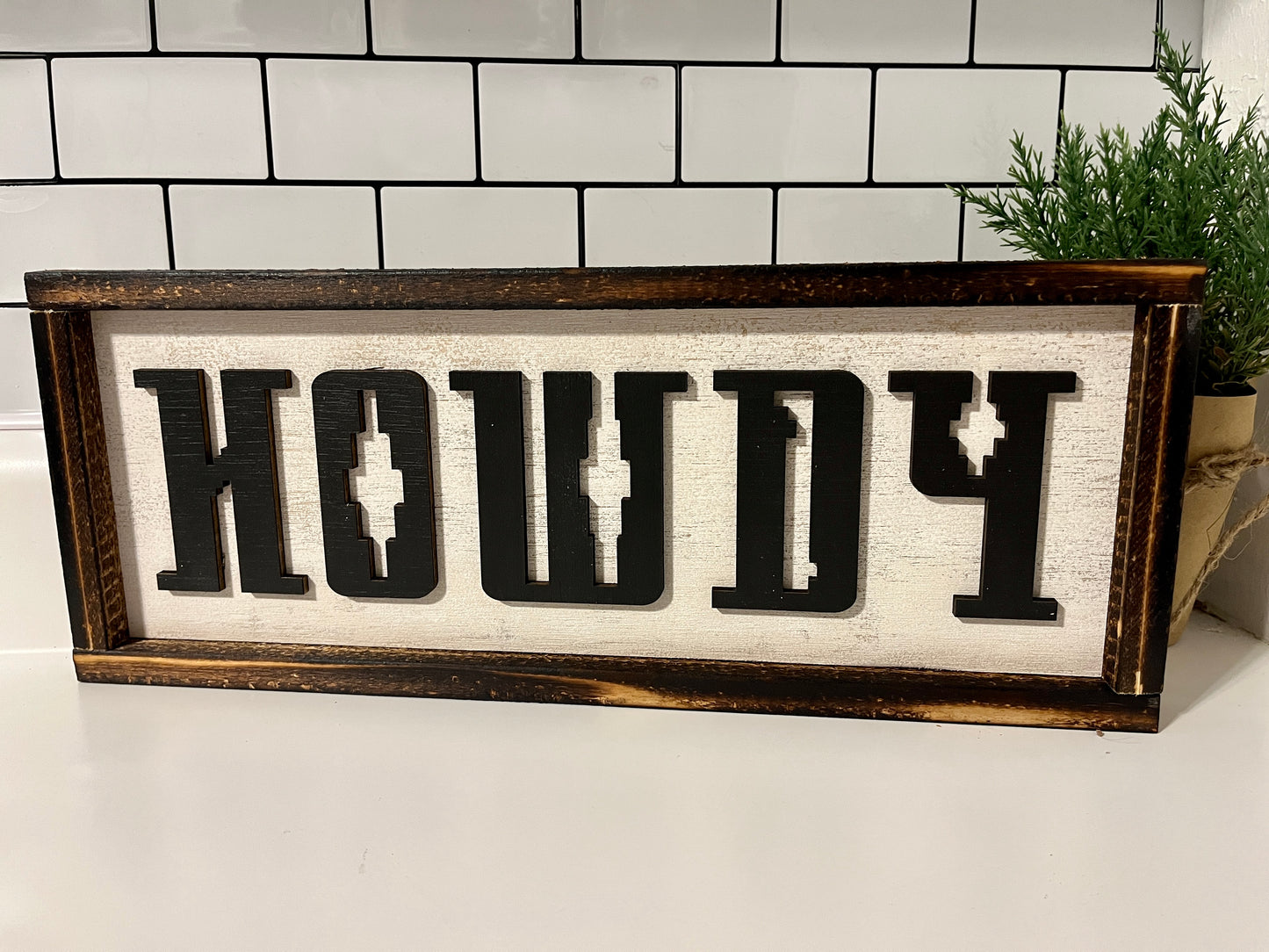 Howdy sign {white}